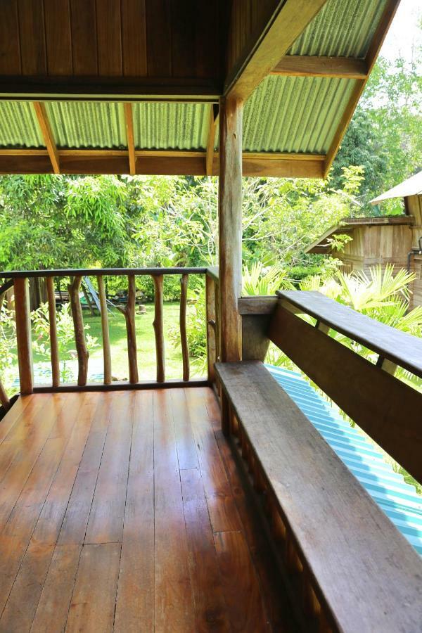 Hotel&Cabinas Nadine Cahuita Exterior foto